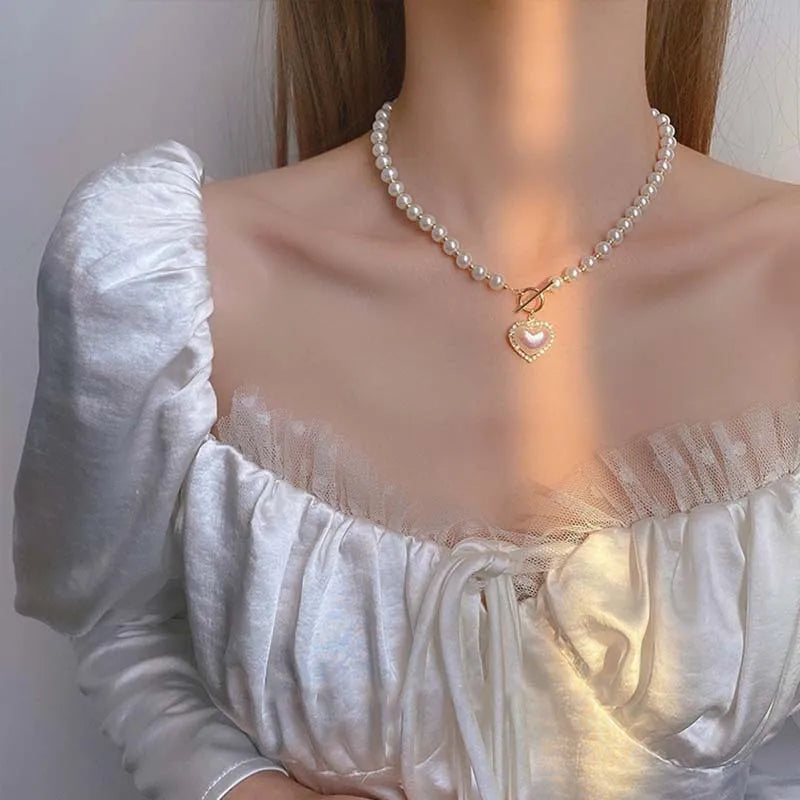 Retro Elegance Pearl Clavicle Necklace